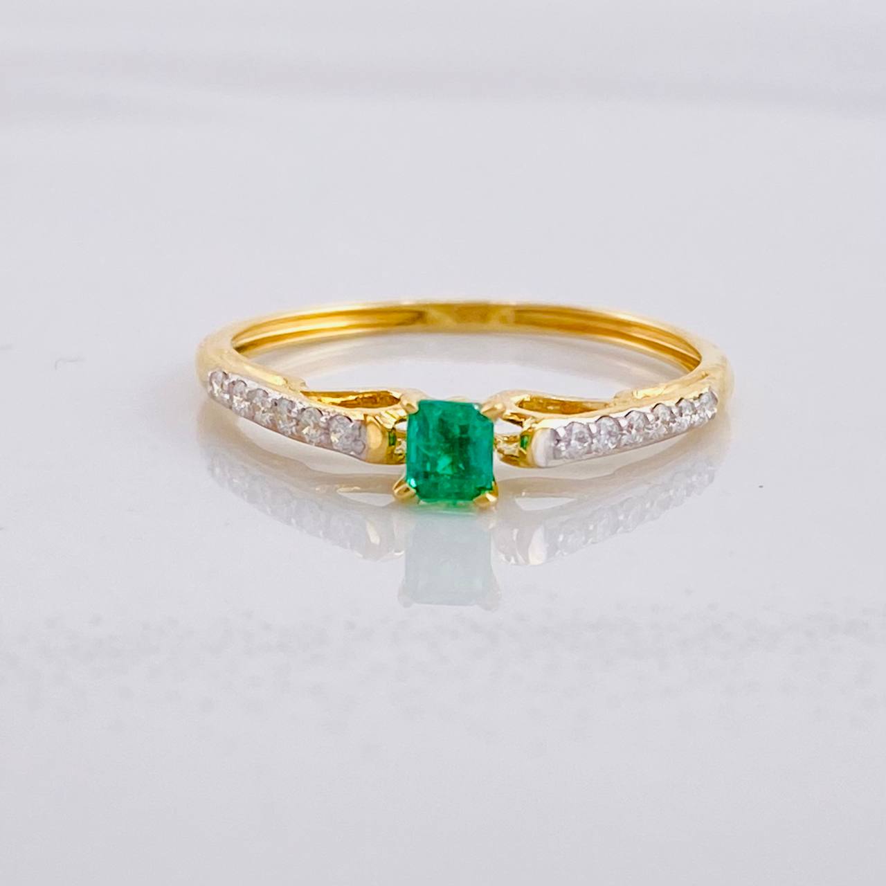 Solitaire Ring Channel Emerald 14pts Diamonds 10pts 1.2g / T6 1/4 Yellow Gold 18K