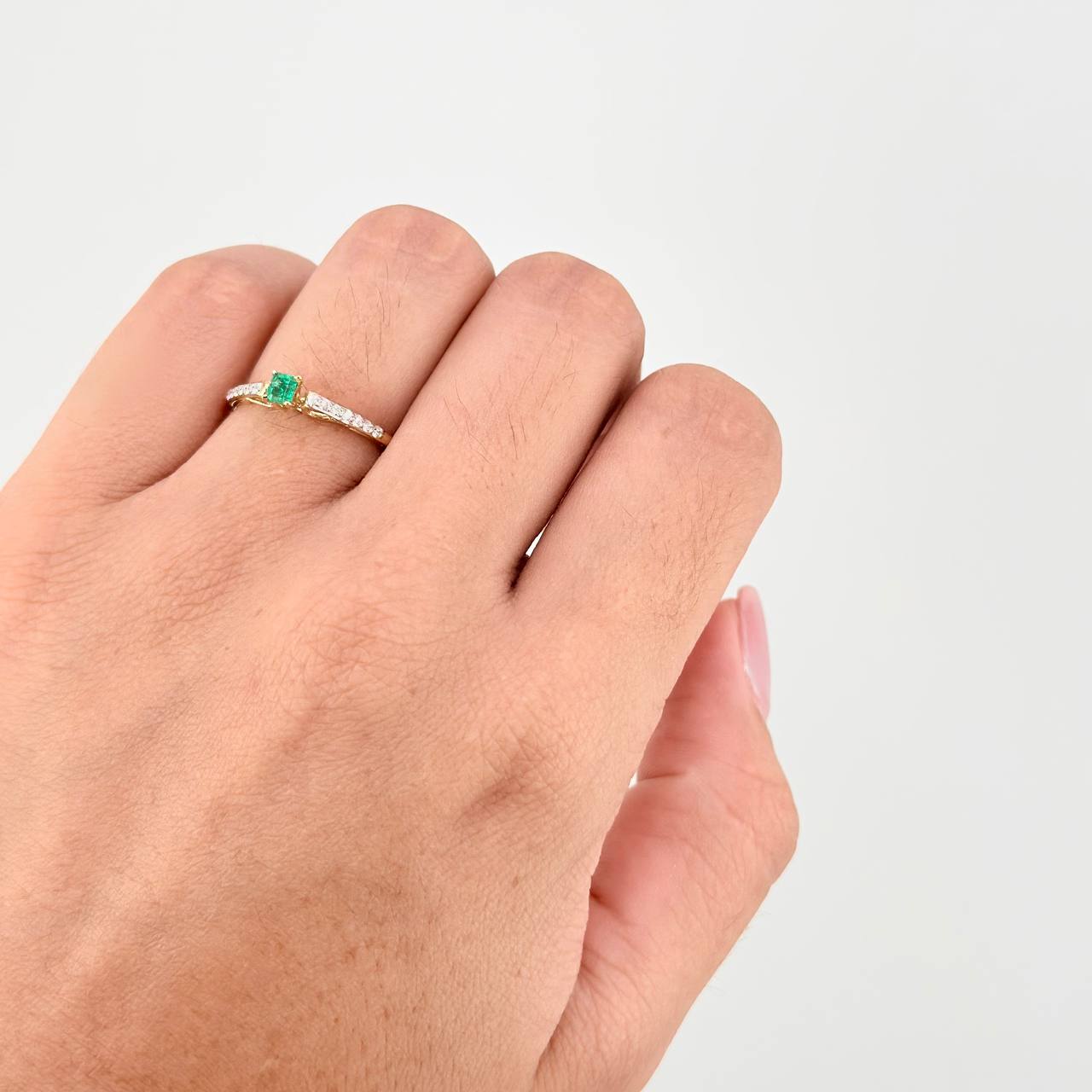 Solitaire Ring Channel Emerald 14pts Diamonds 10pts 1.2g / T6 1/4 Yellow Gold 18K