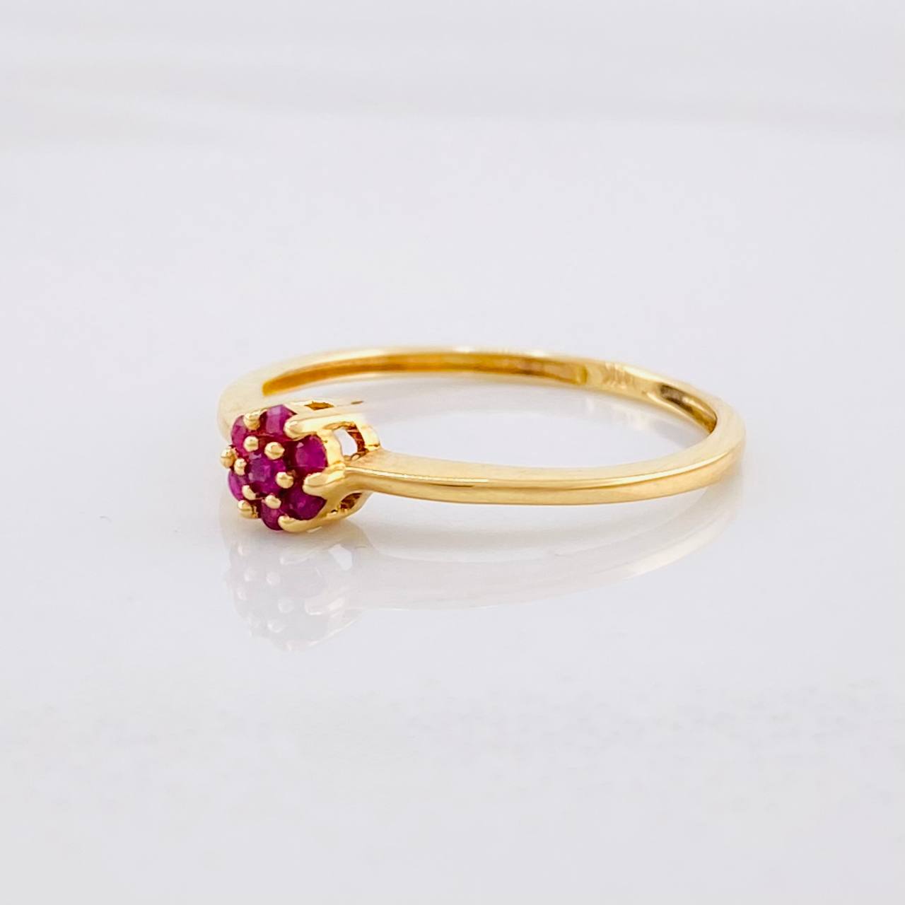 Floral Solitaire Ruby Ring 12pts 1.25g / T6 18K Yellow Gold