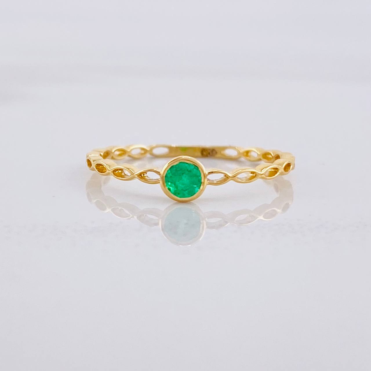 Solitaire Ring Churumbela Emerald 14pts 0.85g / T5 3/4 Yellow Gold 18K