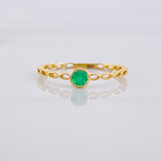 Anillo Solitario Churumbela Esmeralda 14pts 0.85g / T5 3/4 Oro Amarillo 18K