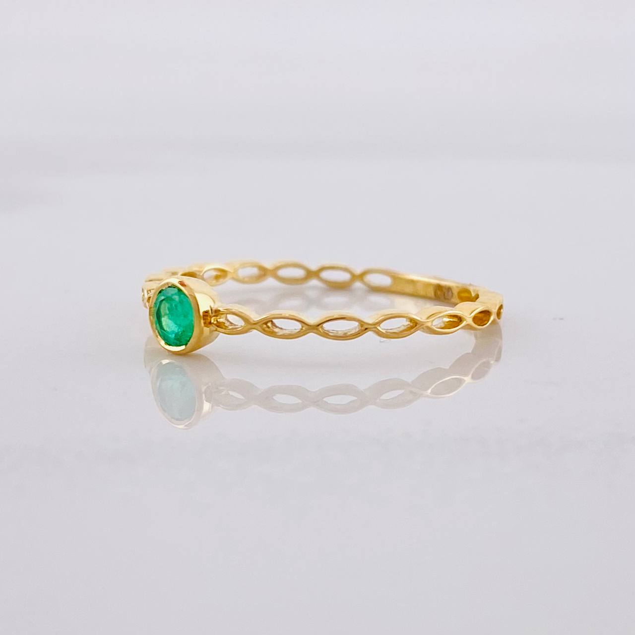 Solitaire Ring Churumbela Emerald 14pts 0.85g / T5 3/4 Yellow Gold 18K