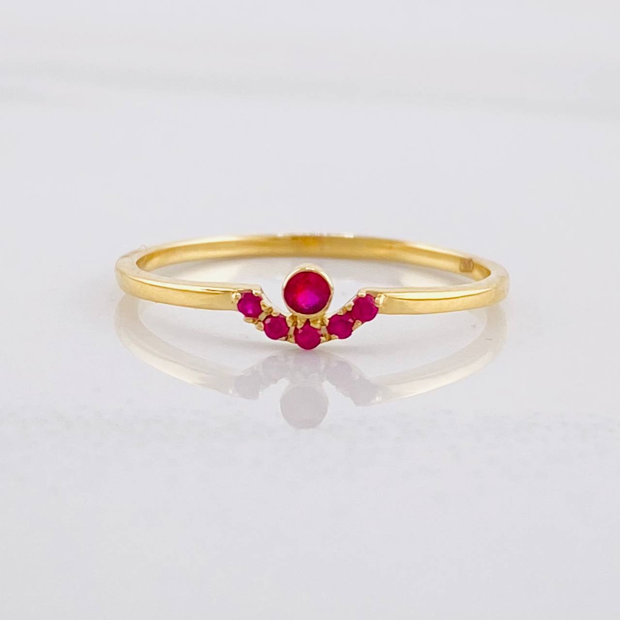 Tiara Ring Rubies 7pts 1.05g / T6 3/4 Yellow Gold 18K