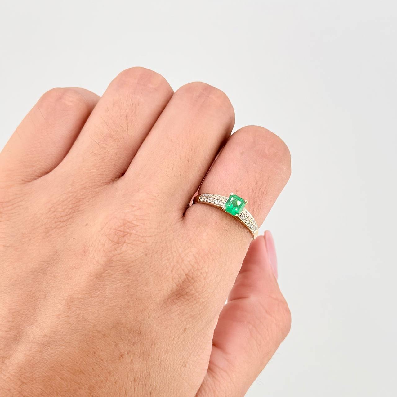 Solitaire Ring Bridge Emerald 43pts Diamonds 14pts 2.3g / T7 Yellow Gold 18K