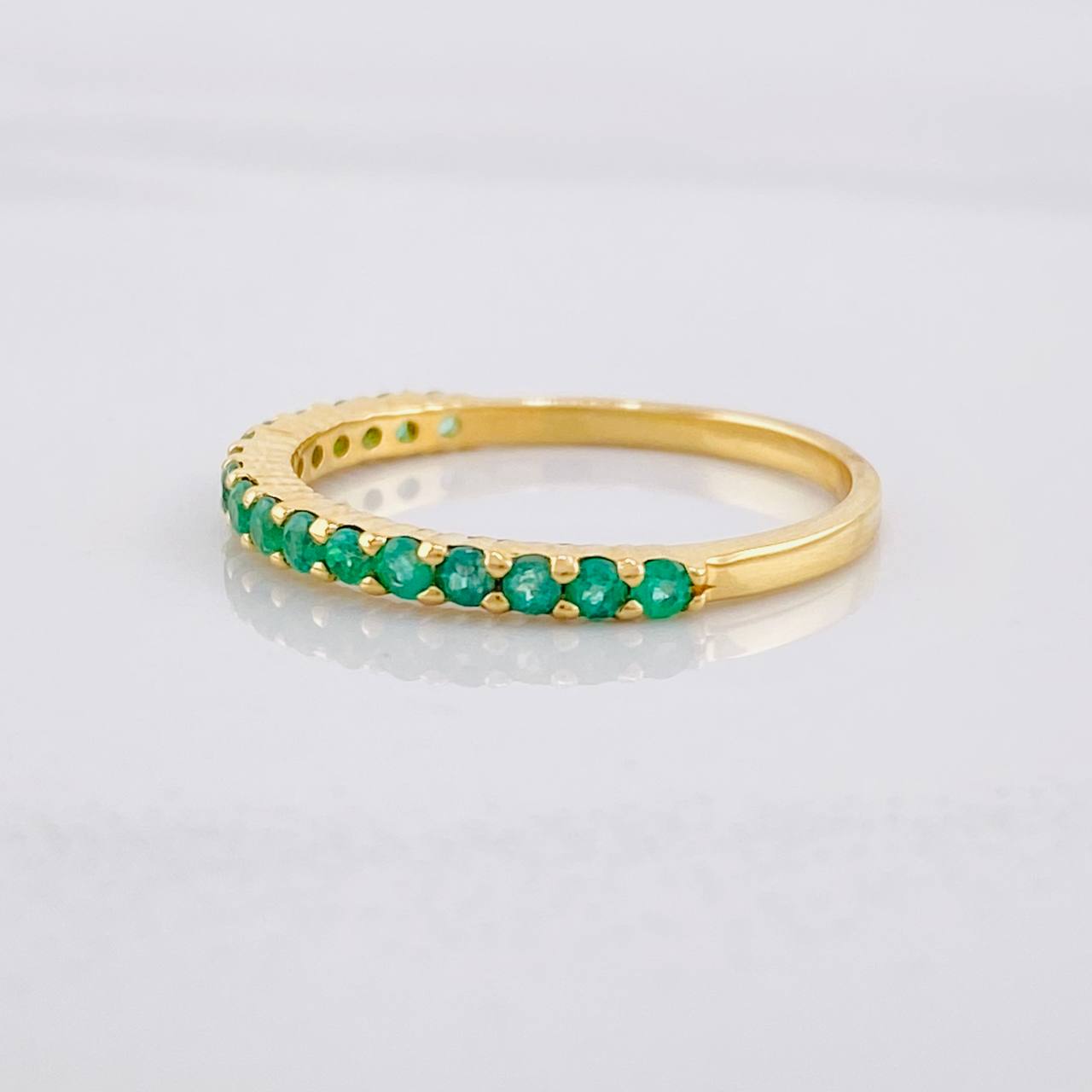 Linear Channel Ring Emeralds 47pts 1.75g / T6 3/4 Yellow Gold 18K