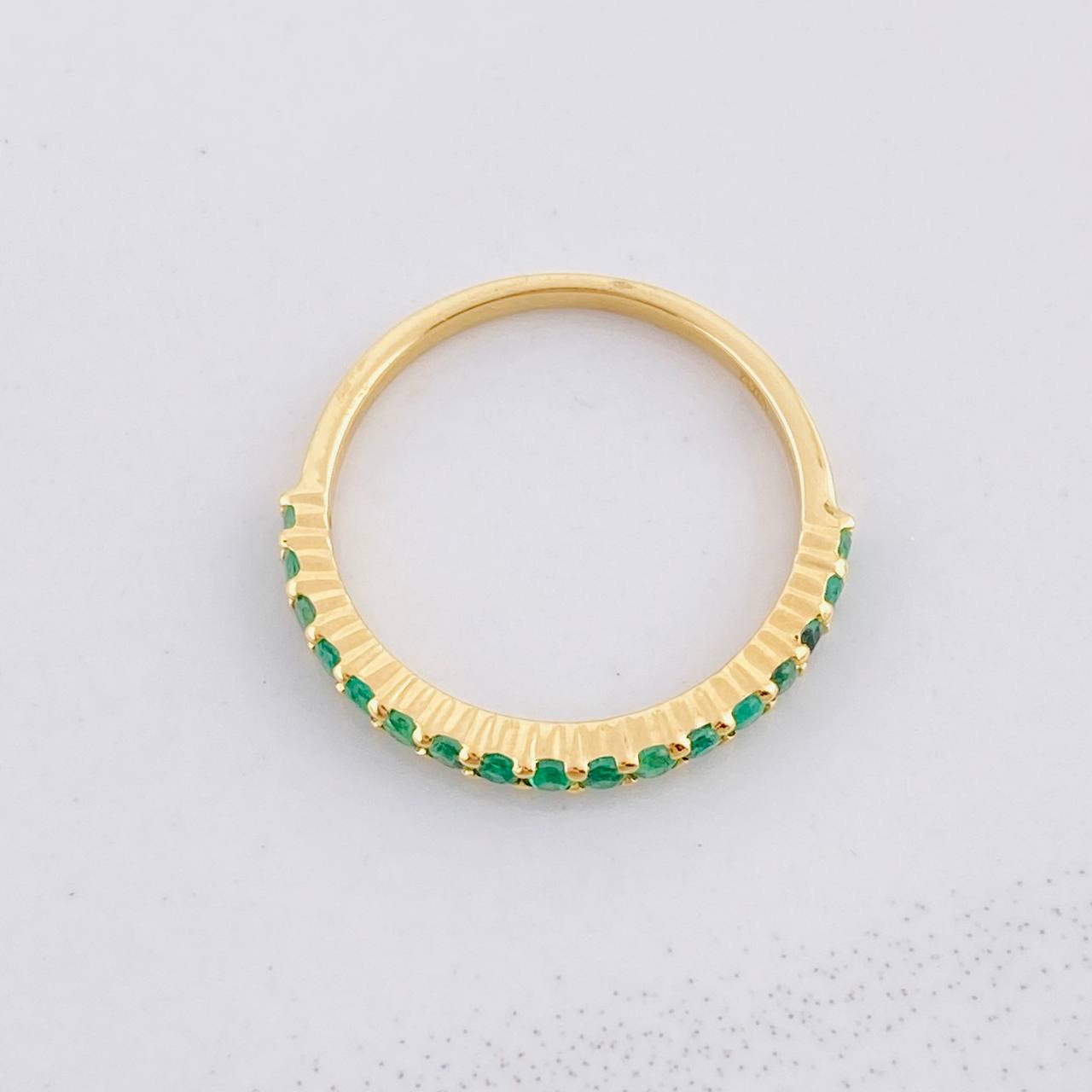 Linear Channel Ring Emeralds 47pts 1.75g / T6 3/4 Yellow Gold 18K