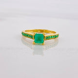 Solitaire Ring Dense Channel Emeralds 80pts 2.5g / T6 3/4 Yellow Gold 18K