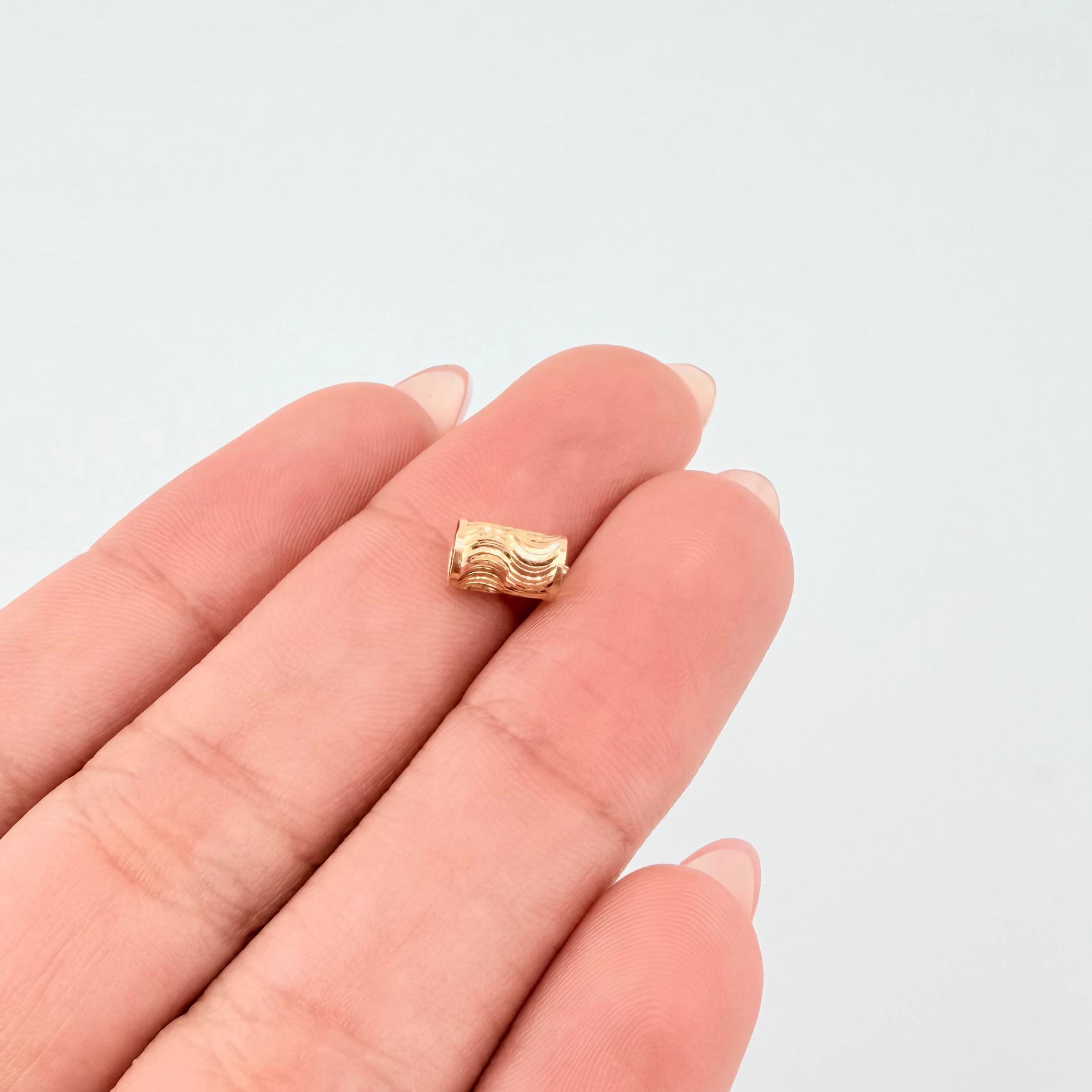 Herraje Cilindro Lunar Grande 0.15gr / 4mm Oro Amarillo 18K