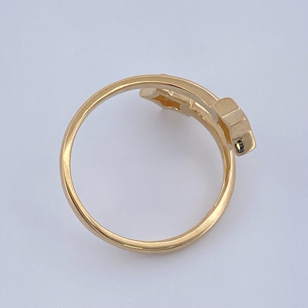 Star Hug Ring 3.15gr / Size 6 / 18K Yellow Gold &