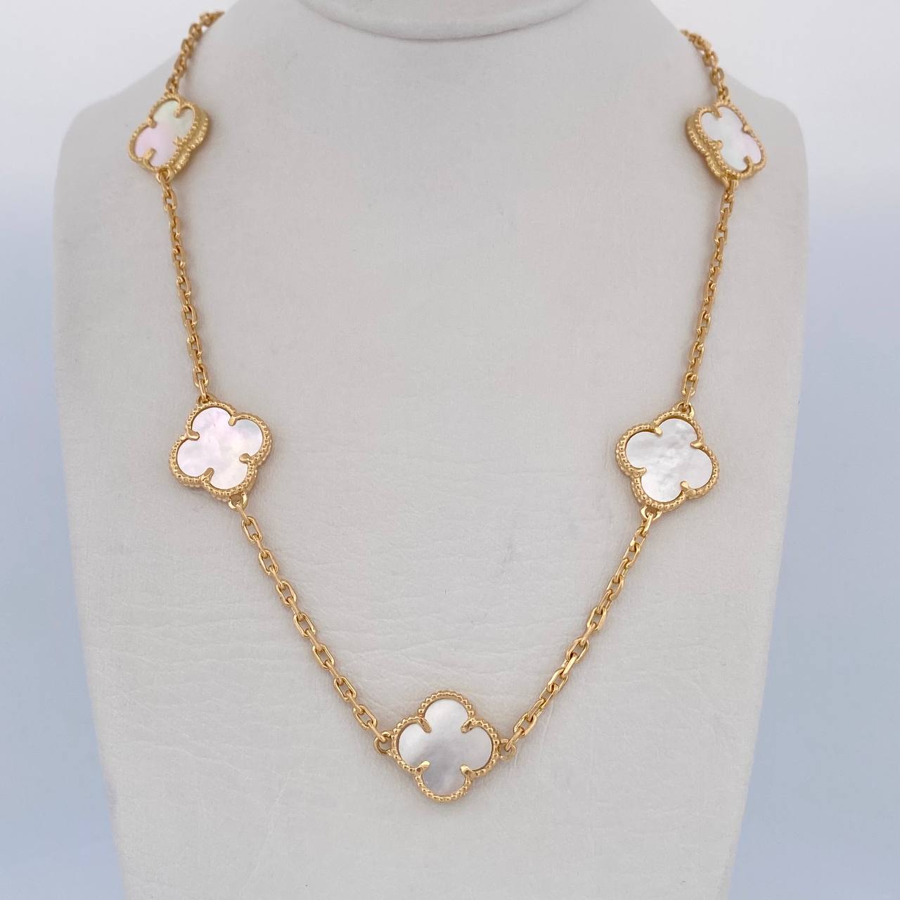 Paperclip Chain Clover 27.1gr / 60cm / 1.9mm White Mother-of-Pearl 18K Yellow Gold $