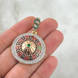 Dije Ruleta Casino 11.9gr / 5cm / Dolar Circones Blancos verdes Tres Oros 18K ©