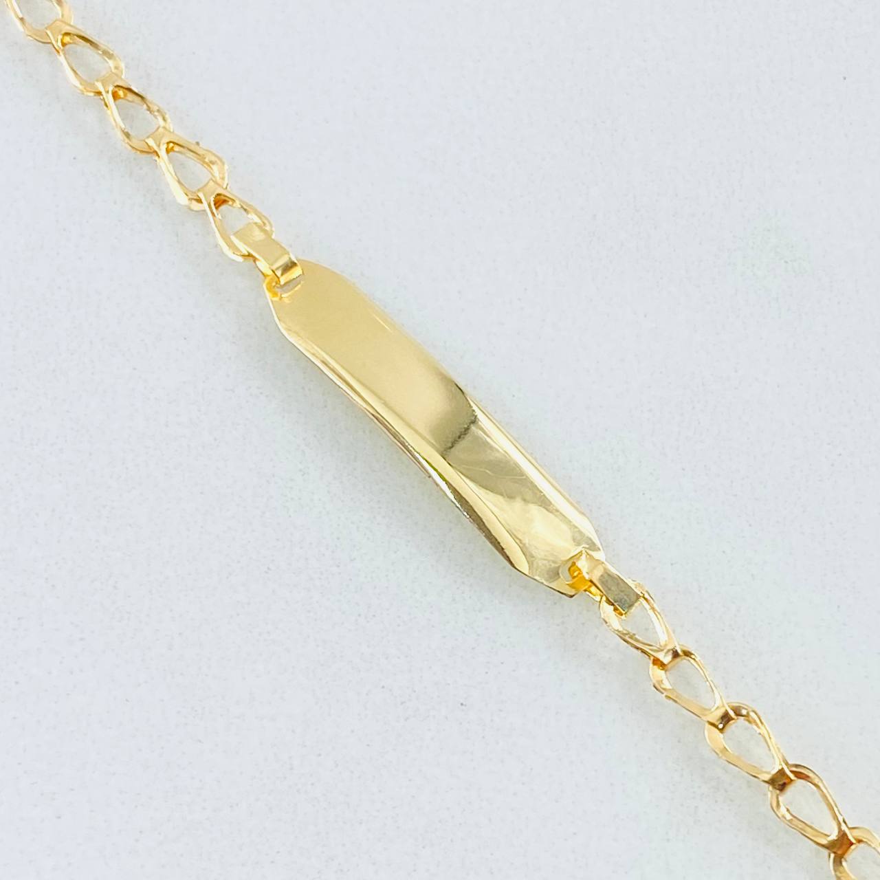 Pulso Bebé Espiga Placa Rectangular 1.35gr / 6 1/4 in / Oro Amarillo 18K *