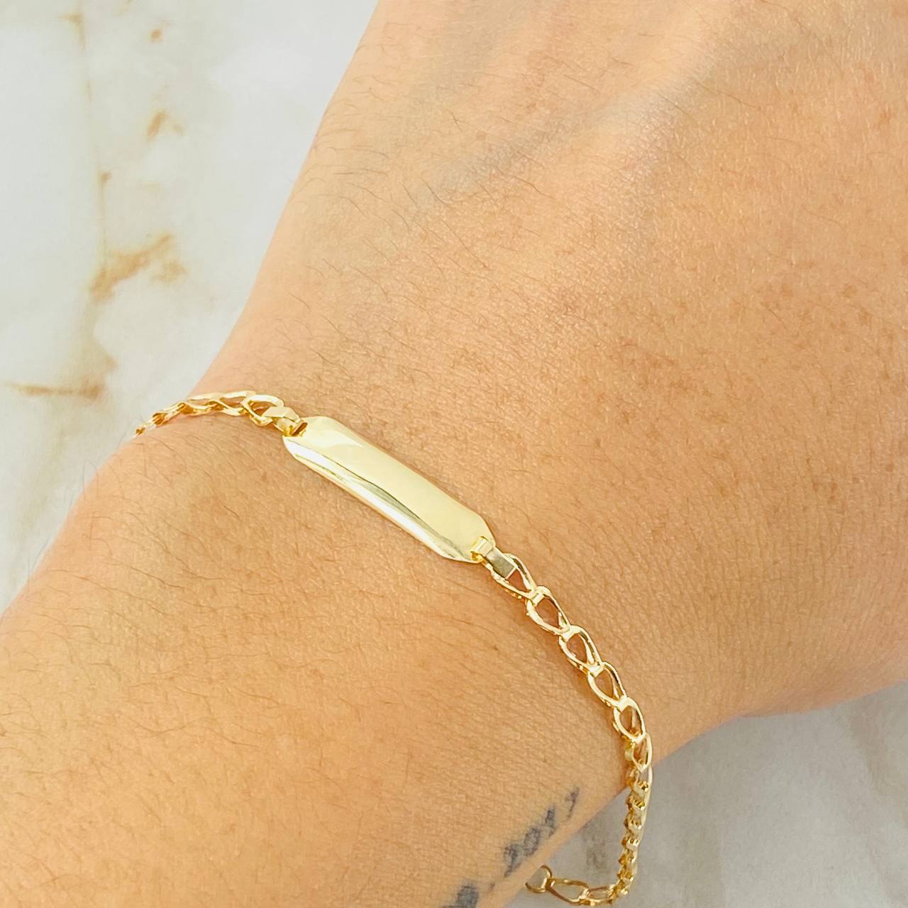 Pulso Bebé Espiga Placa Rectangular 1.35gr / 6 1/4 in / Oro Amarillo 18K *
