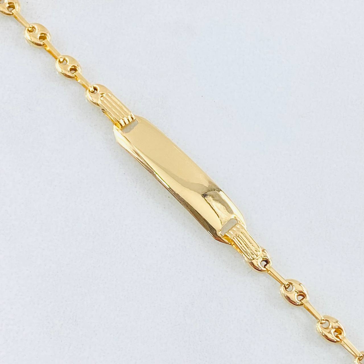 Pulso Bebé GC Placa Rectangular 2.3gr / 6 in / Oro Amarillo 18K *