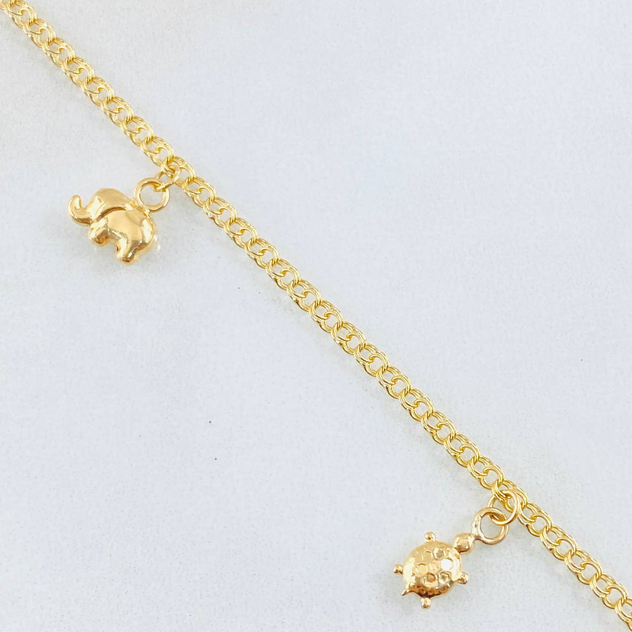 Tobillera Aro Seguido Dijes 3.8gr / 10 1/4 in / Oro Amarillo 18K *