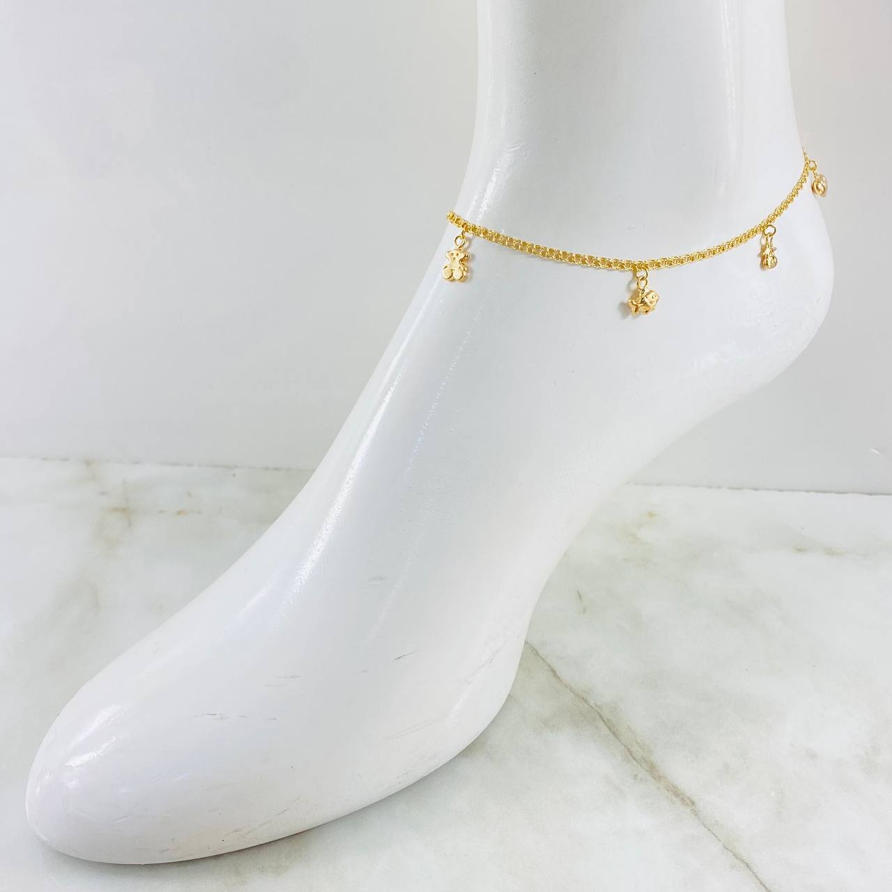 Tobillera Aro Seguido Dijes 3.7gr / 10 1/4 in / Oro Amarillo 18K *