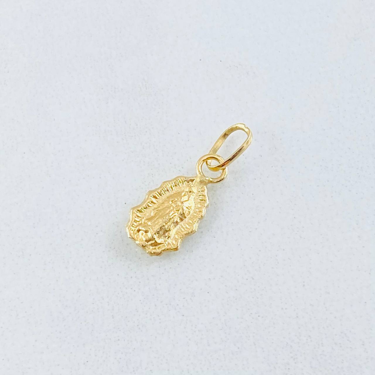 Dije Virgen Guadalupe 0.25gr / 1/2 in / Oro Amarillo 18K ©