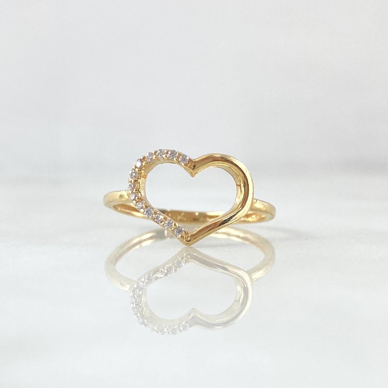 Anillo Corazón Medio Basteado 1.35gr / T5 3/4 / Silueta Circones Blancos Oro Amarillo 18K ©