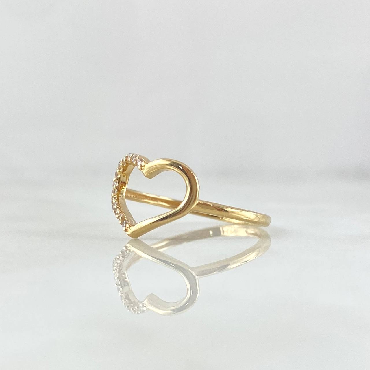 Anillo Corazón Medio Basteado 1.35gr / T5 3/4 / Silueta Circones Blancos Oro Amarillo 18K ©