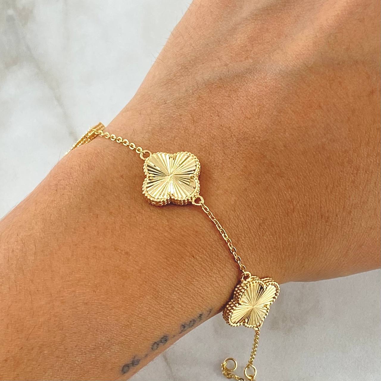 Classic Link Bracelet Gradual VCyA Clover 6.95gr / 16cm-18cm / 1.5mm Diamond Cut Dotted 3pcs 18K Yellow Gold