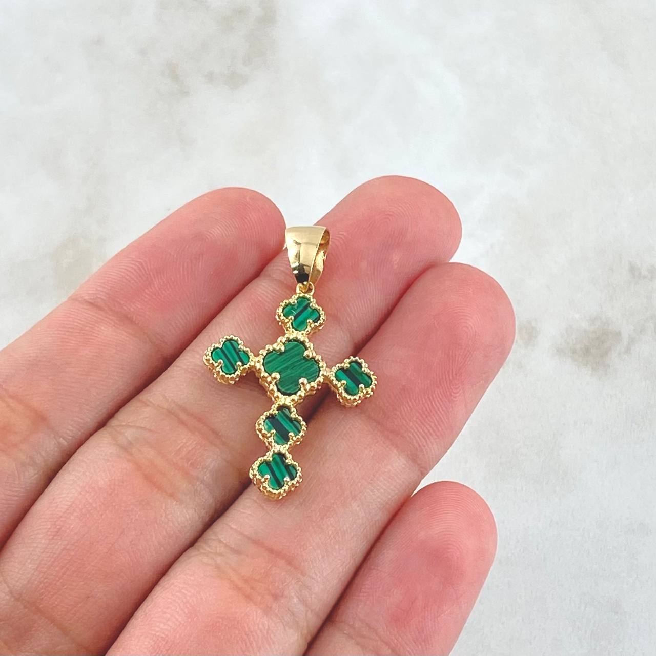Dije Cruz Trébol VCyA 2.75gr / 3.2cm / Malaquita Verde Punteado Oro Amarillo 18K