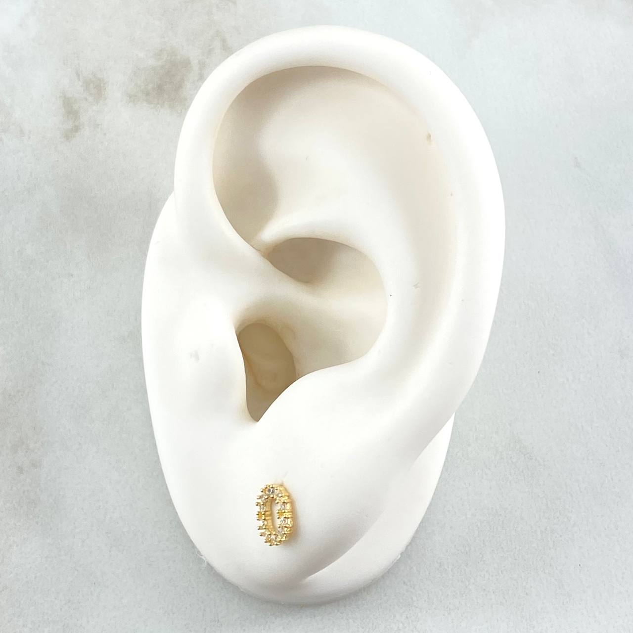 Stud Earrings Letter O 0.7gr / 6mm White Zircons 18K Yellow Gold