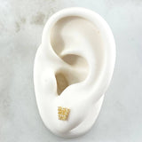Topos Letra W 0.85gr / 6mm Circones Blancos Oro Amarillo 18K ©
