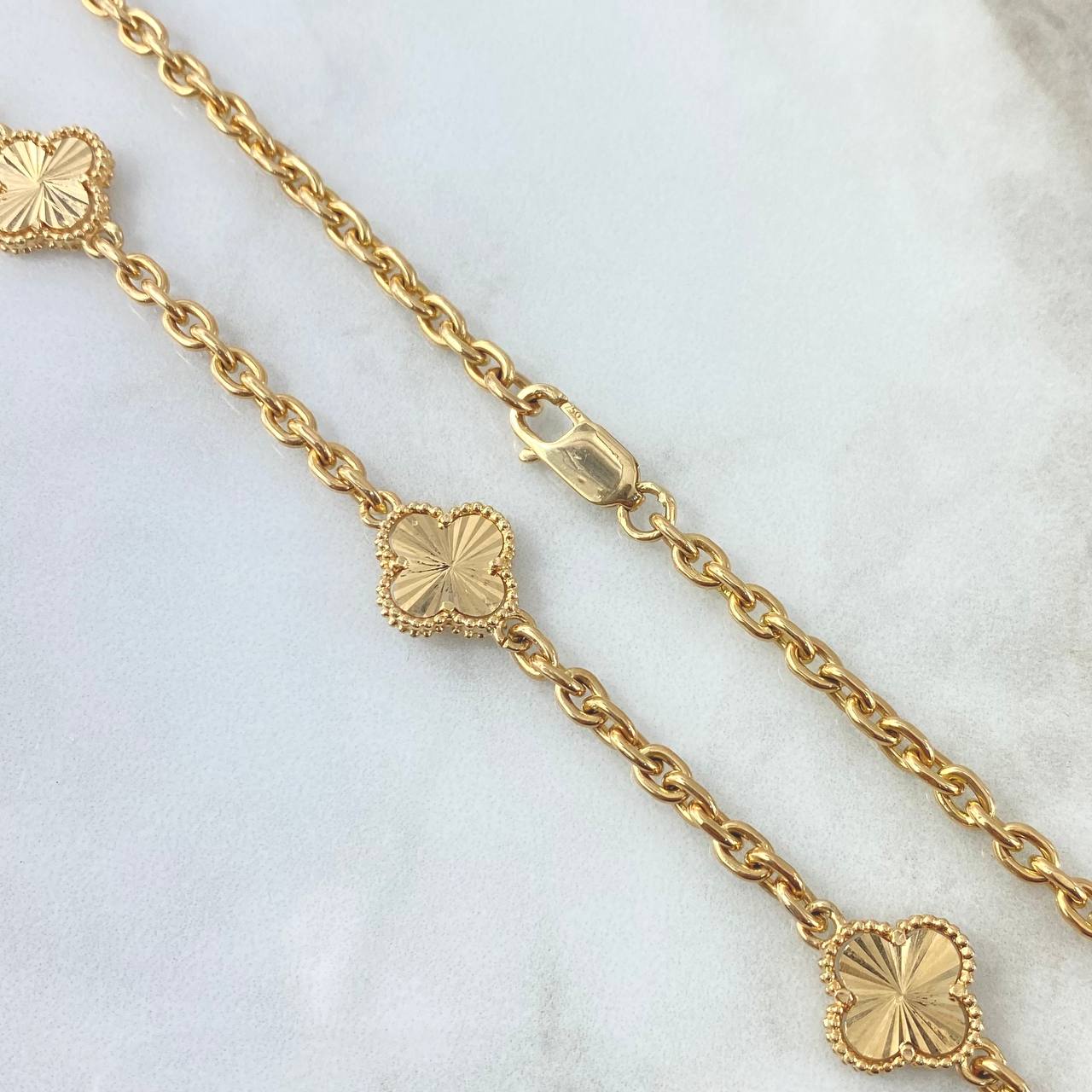 Cadena Aro Seguido Treból 34gr / 55cm / 3.6mm Diamantado Borde Punteado Oro Amarillo  18K ©