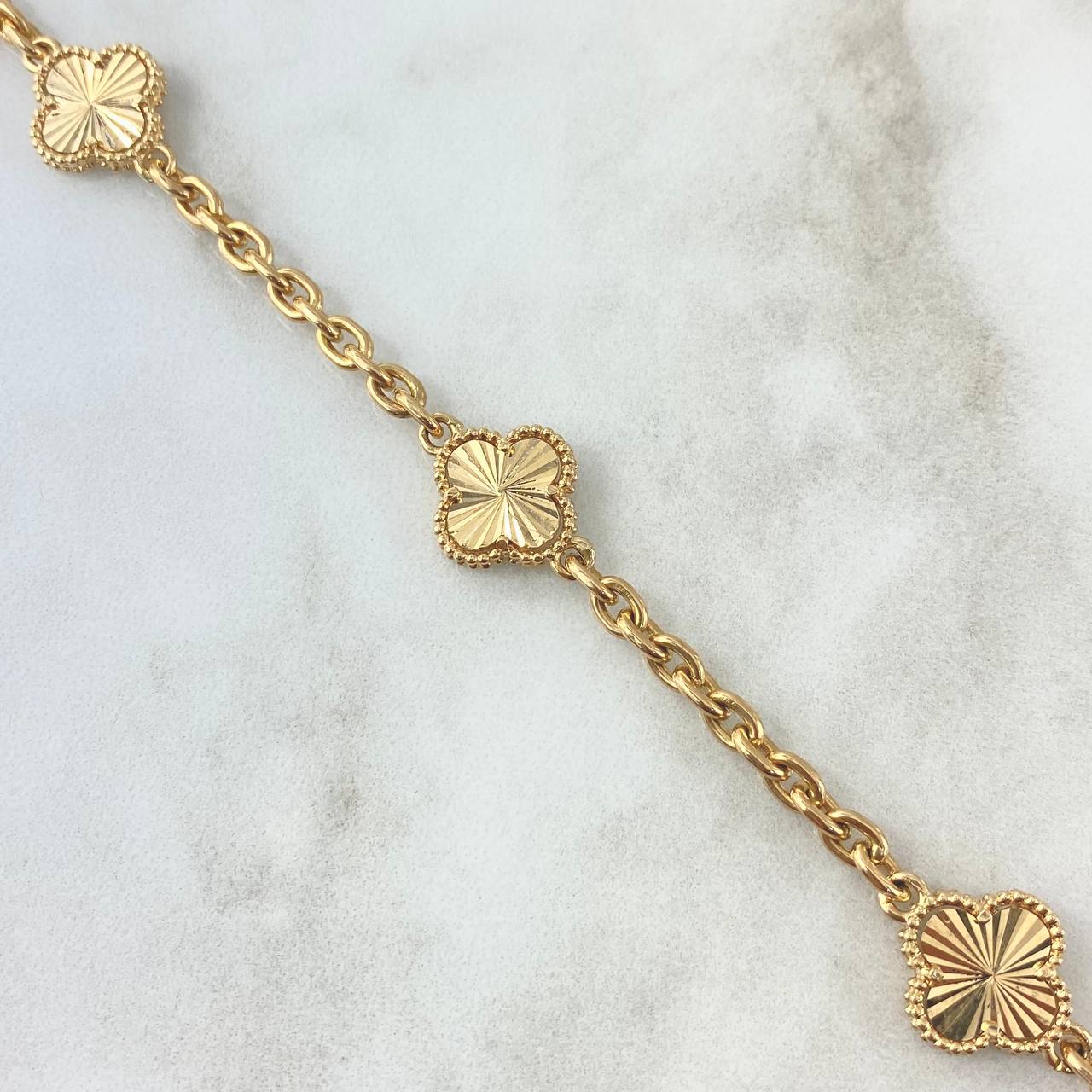 Cadena Aro Seguido Treból 34gr / 55cm / 3.6mm Diamantado Borde Punteado Oro Amarillo  18K ©