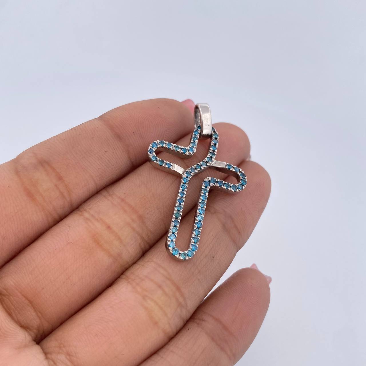 Dije Silueta Cruz 5.3gr / 3.8cm / Diamantes 57 Pts Oro Blanco 18K (Joya) &