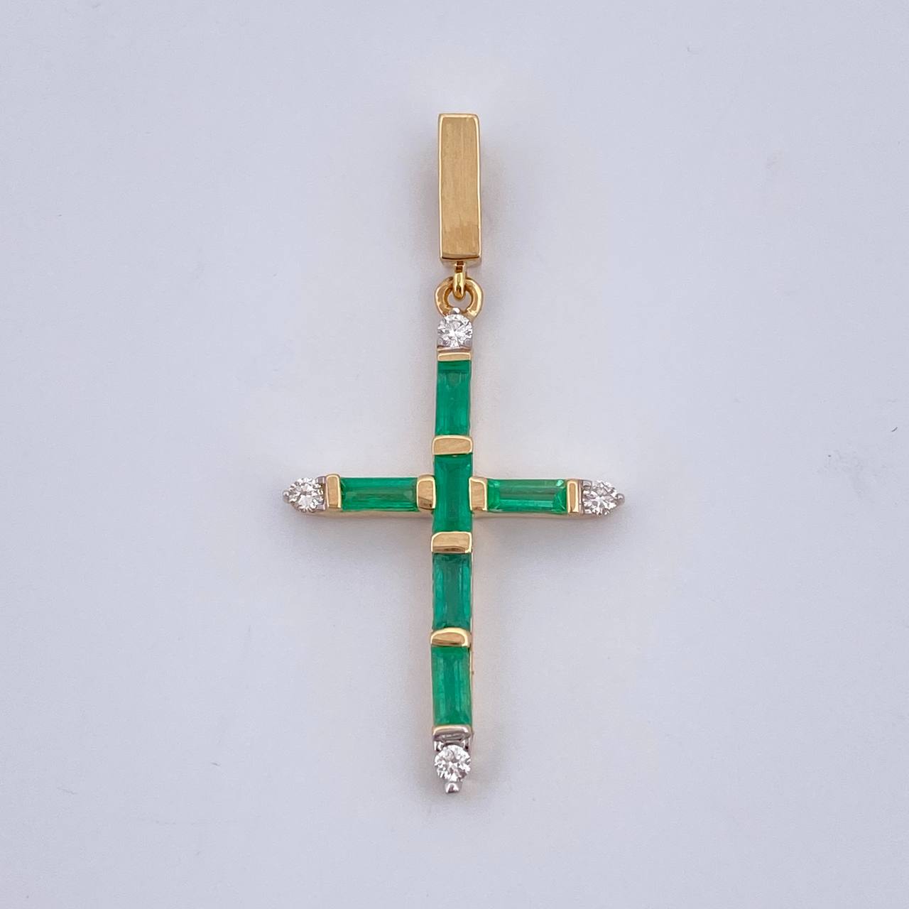 Dije Cruz 2gr / 3.4cm / Esmeralda 60 Pts Diamantes 11 Pts Dos Oros Amarillo Blanco 18K (Joya) &
