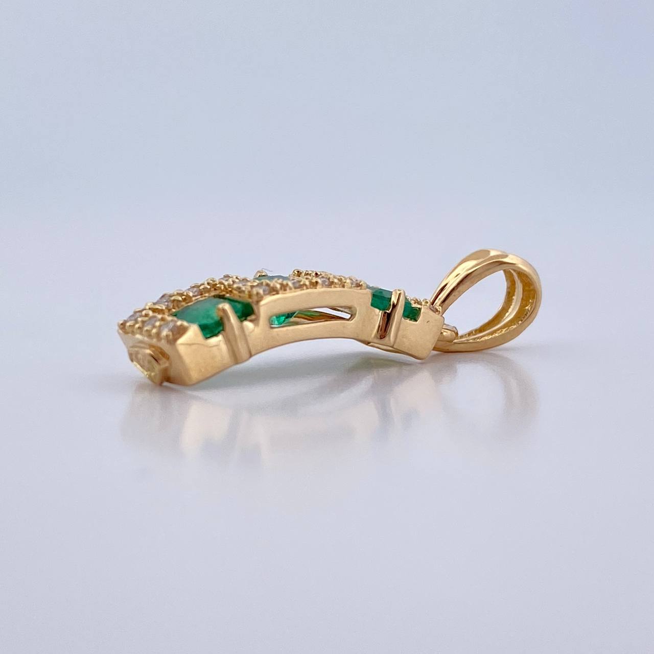 Dije Esmeralda 2.35gr / 2.5cm / Esmeraldas 55 Pts Diamantes 15 Pts Oro Amarillo 18K (Joya) &