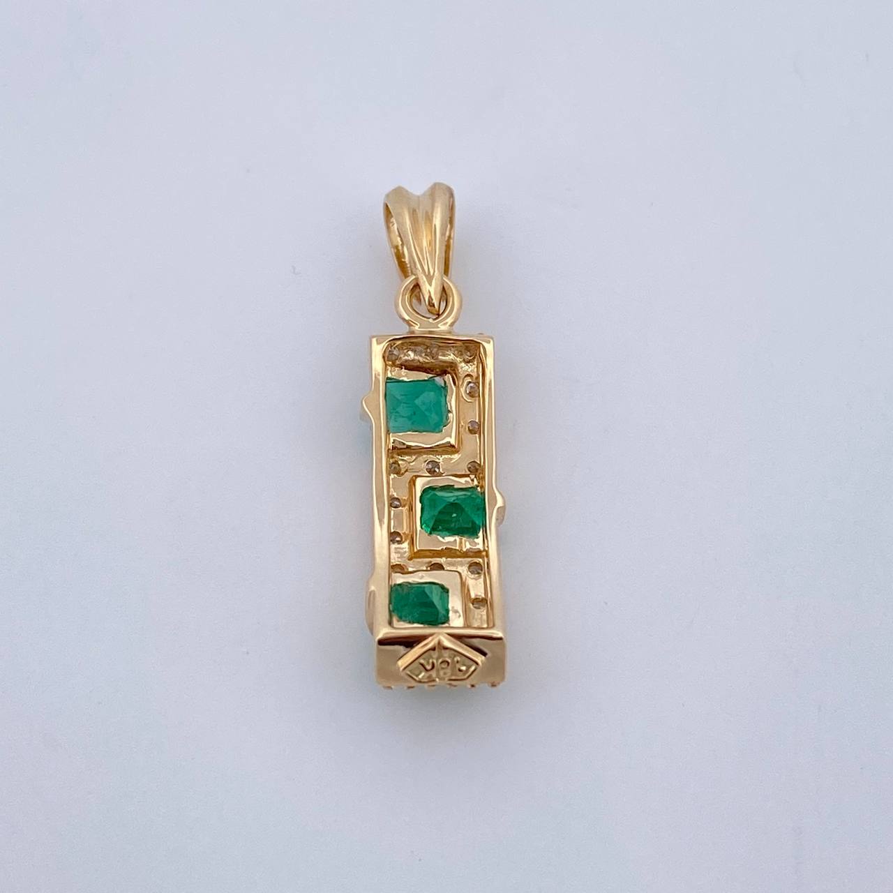 Dije Esmeralda 2.35gr / 2.5cm / Esmeraldas 55 Pts Diamantes 15 Pts Oro Amarillo 18K (Joya) &