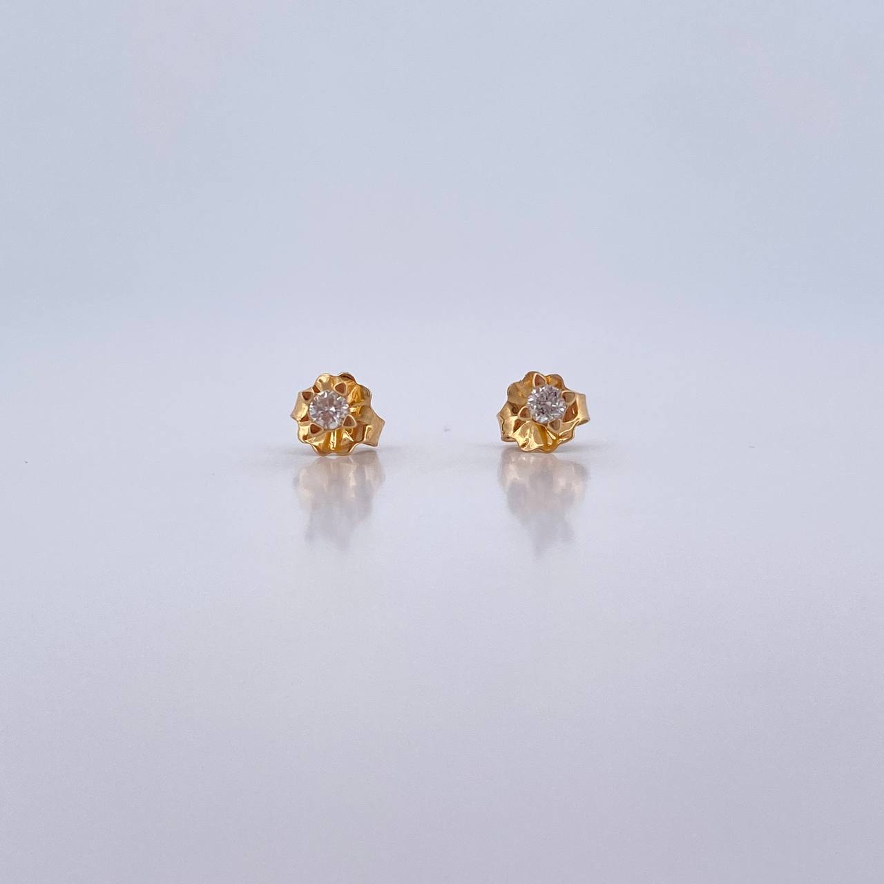 Topos Cuatro Garras 0.7gr / Diamantes 10 Pts Oro Amarillo 18K (Joya) &