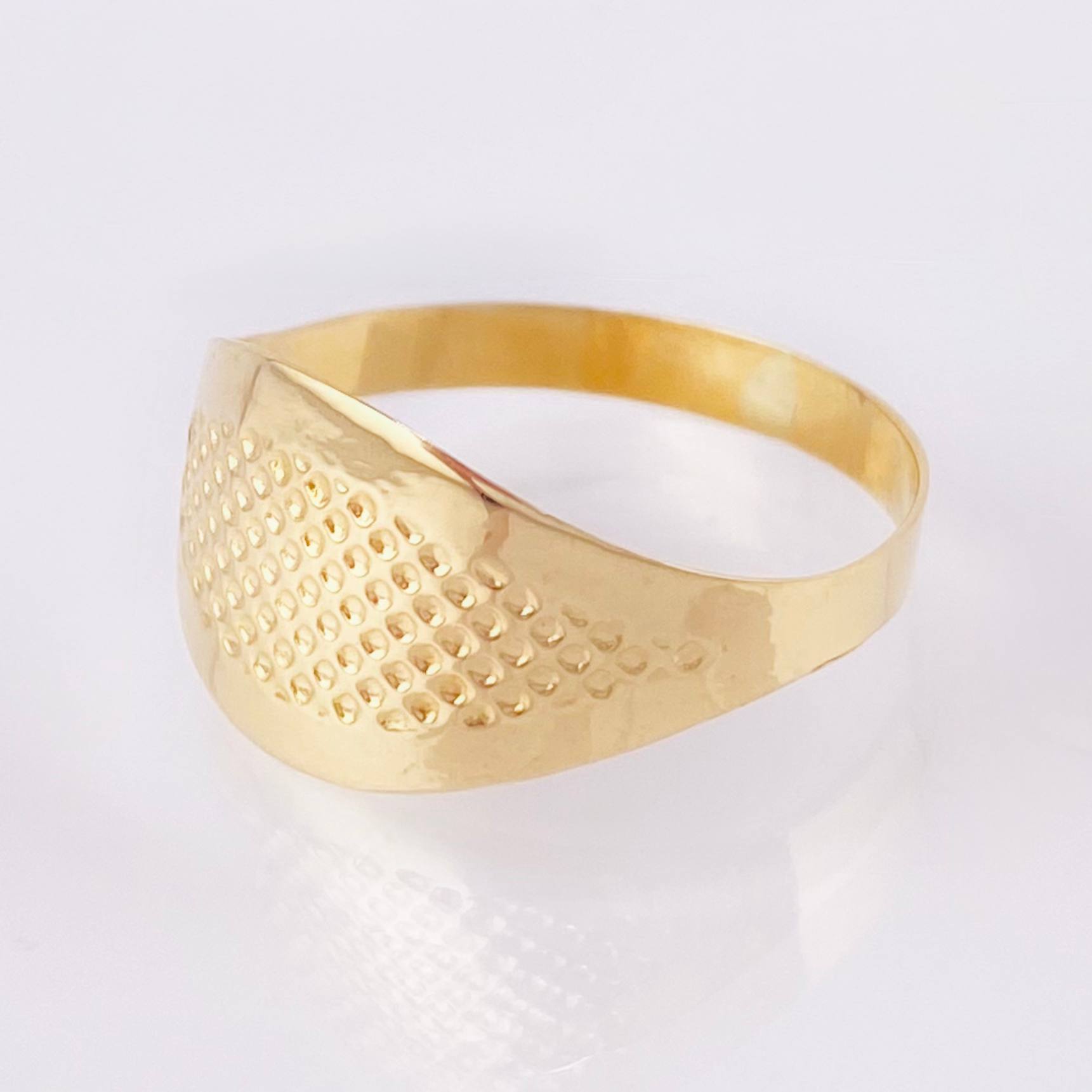 Anillo Malla Punteada 1.4 g / T6 3/4 Oro Amarillo 18K