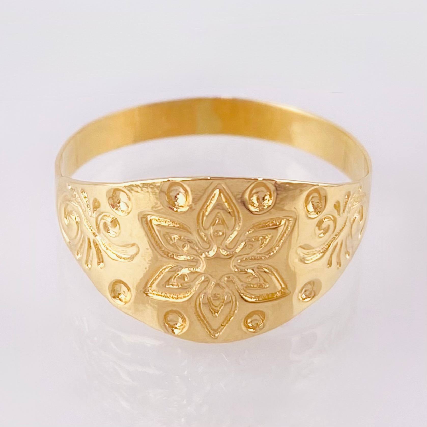 Mandala Flower Ring 1.4gr / T7 1/4 / Yellow Gold 18K