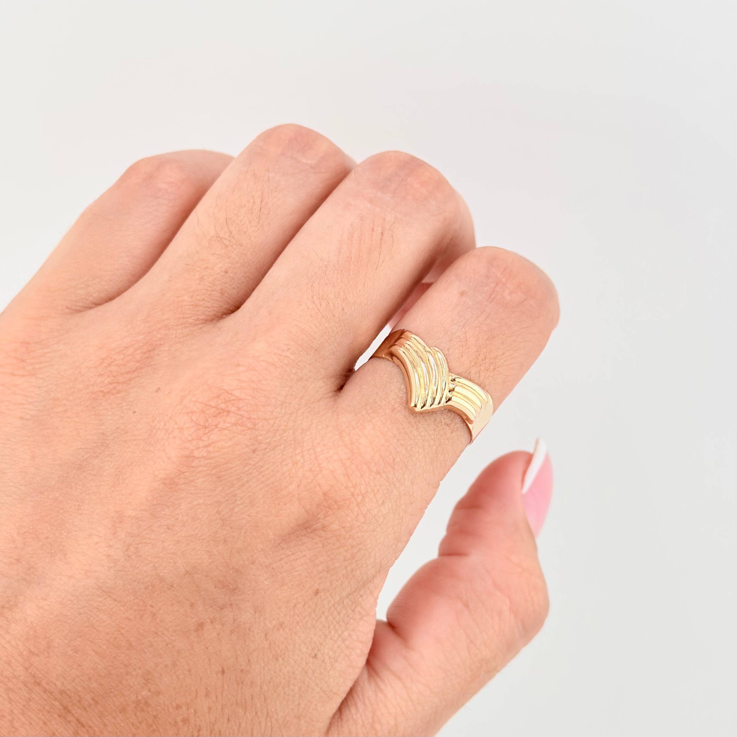 Anillo Curva Enlazada 1.7gr / T8 3/4 / Oro Amarillo 18K