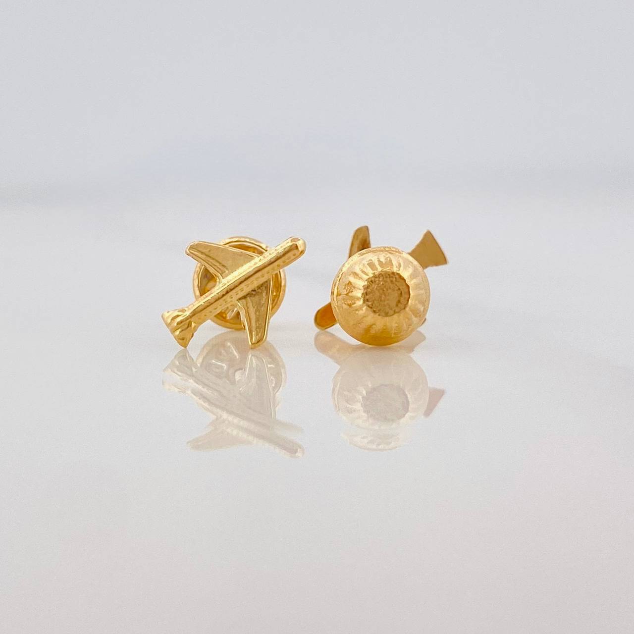 Airplane Stud Earrings 0.5g / in / 7mm Yellow Gold 18K