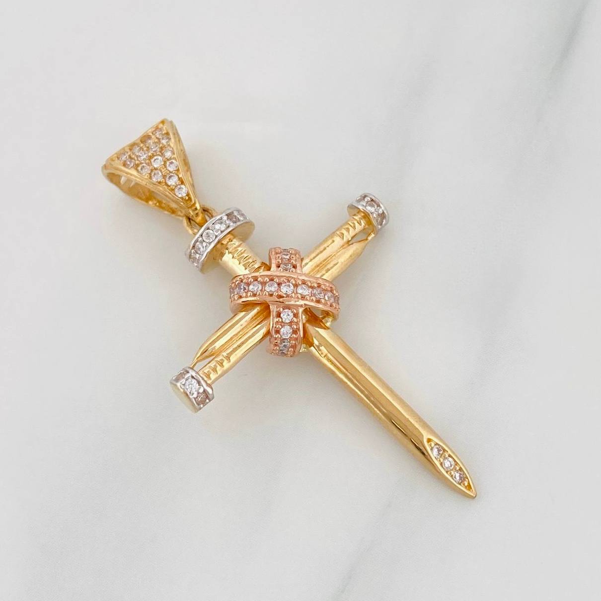 Dije Cruz Clavo 3.6g / 1 1/2 in Tres Oros 18K