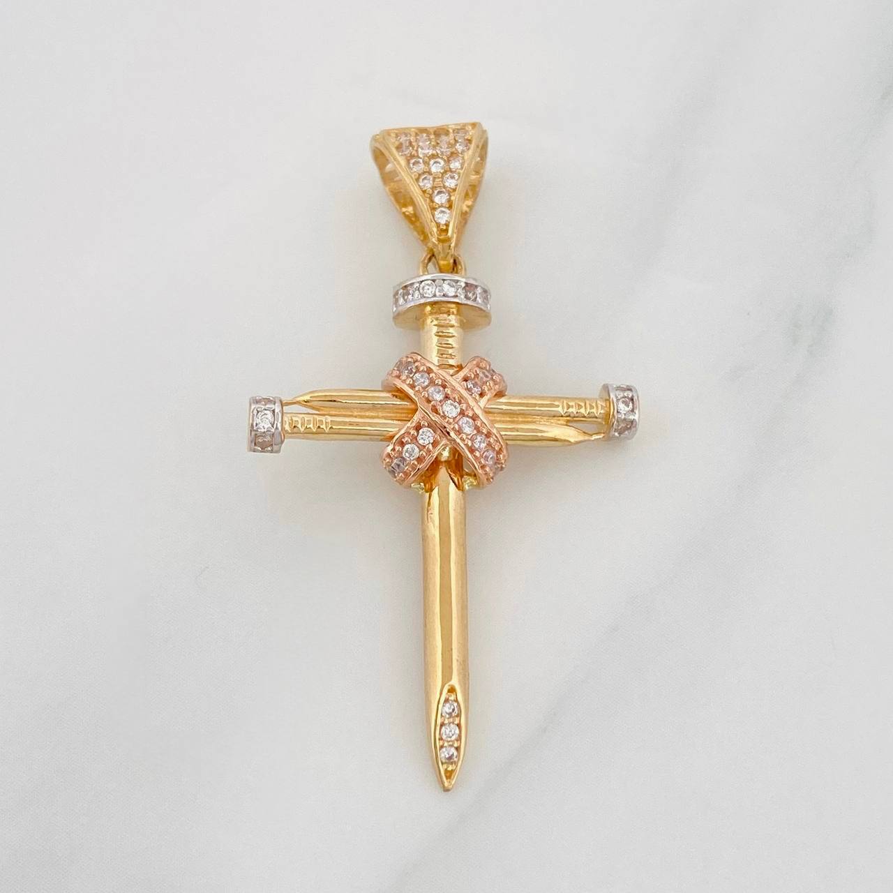 Dije Cruz Clavo 3.6g / 1 1/2 in Tres Oros 18K