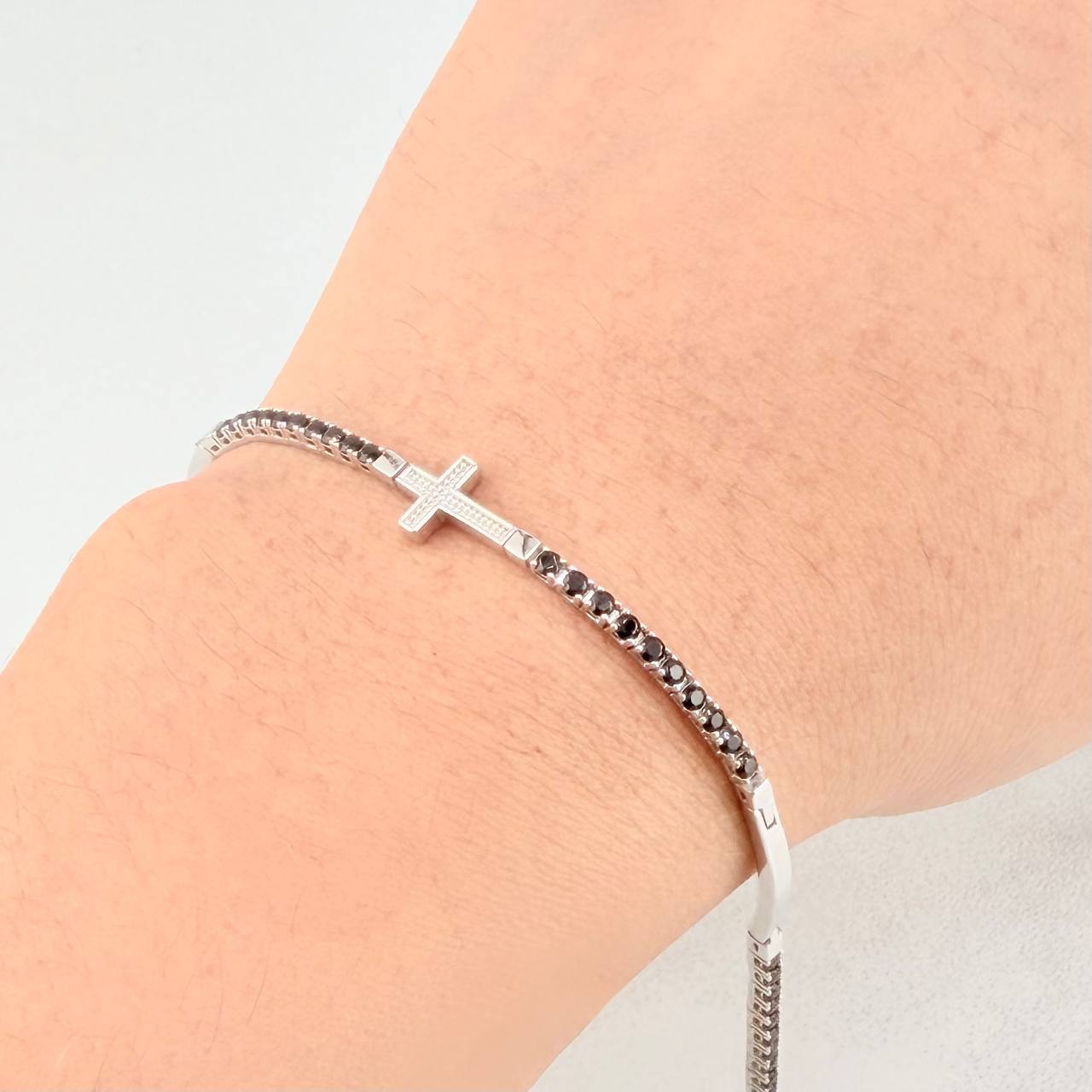 Tennis Bracelet Linear Cross 5.85g / 8 in / 1.95mm White Gold 18K