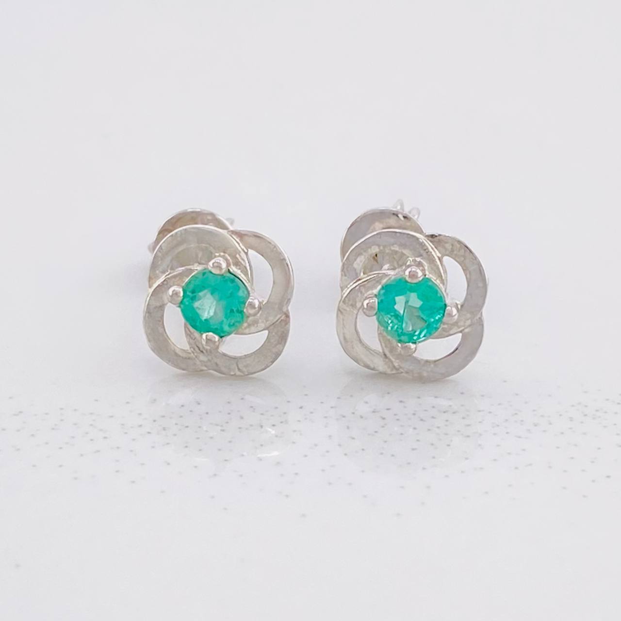 Stud Earrings Flowered Emerald 40pts 1.15g / in / 7.2mm Silver 950