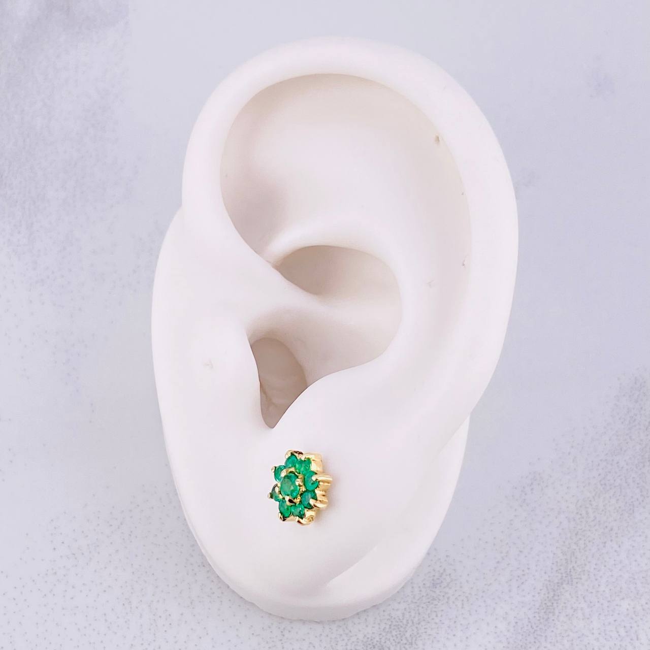 Stud Earrings Flower Eight Petals Emeralds 1Qts 1.7g / in / 7.3mm Yellow Gold 18K