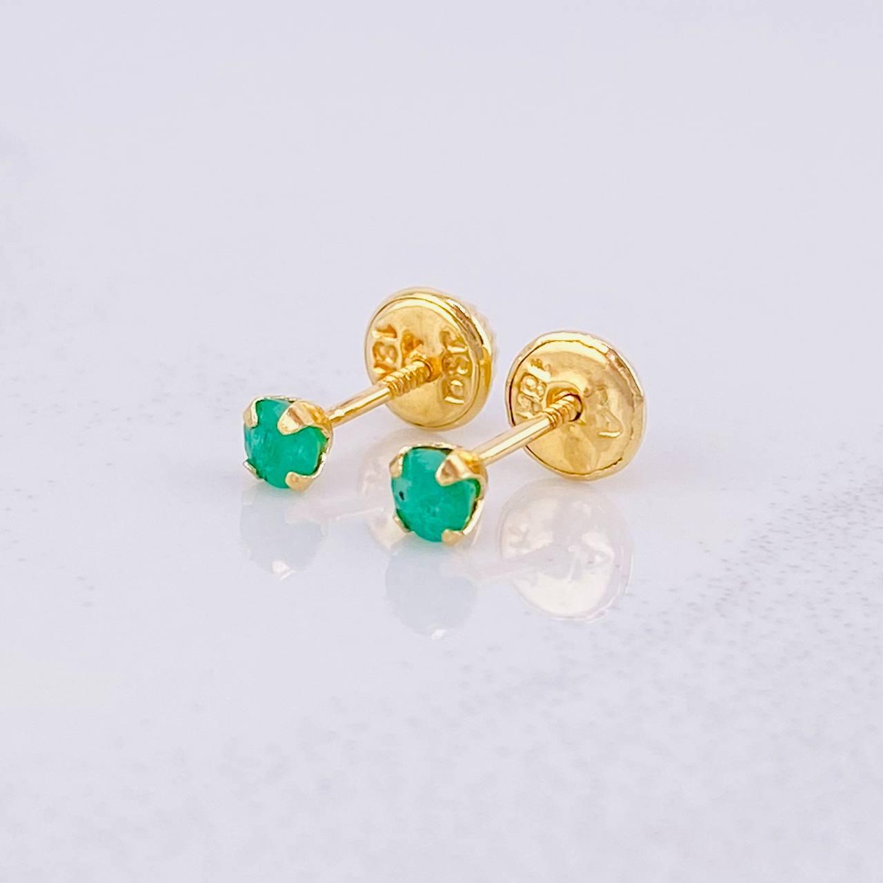Stud Earrings Four Claws Emerald 12pts 0.4g / in / 2.7mm Yellow Gold 18K