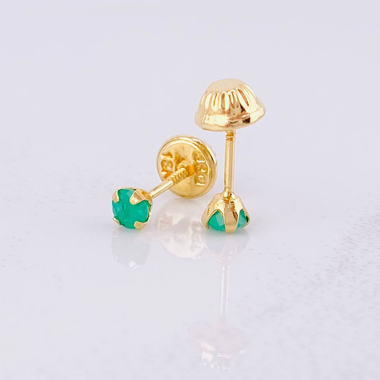 Stud Earrings Four Claws Emerald 12pts 0.4g / in / 2.7mm Yellow Gold 18K