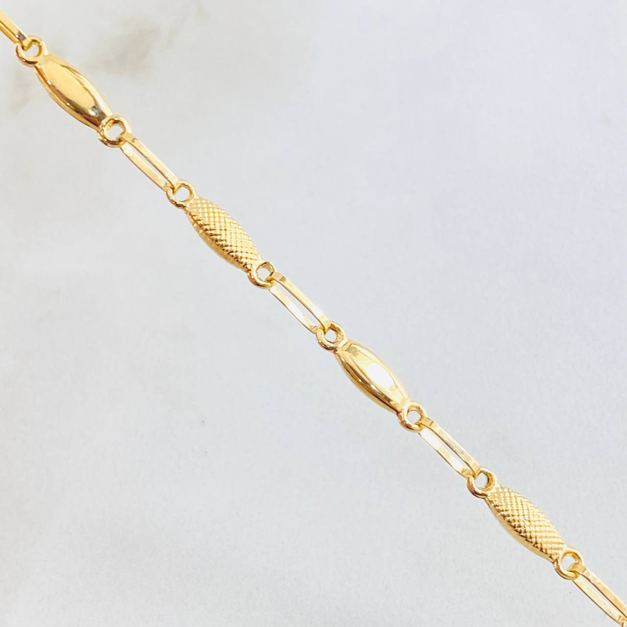 Pulso Oval Ojiva 3.4gr / 8 1/2 in / Oro Amarillo 18K *