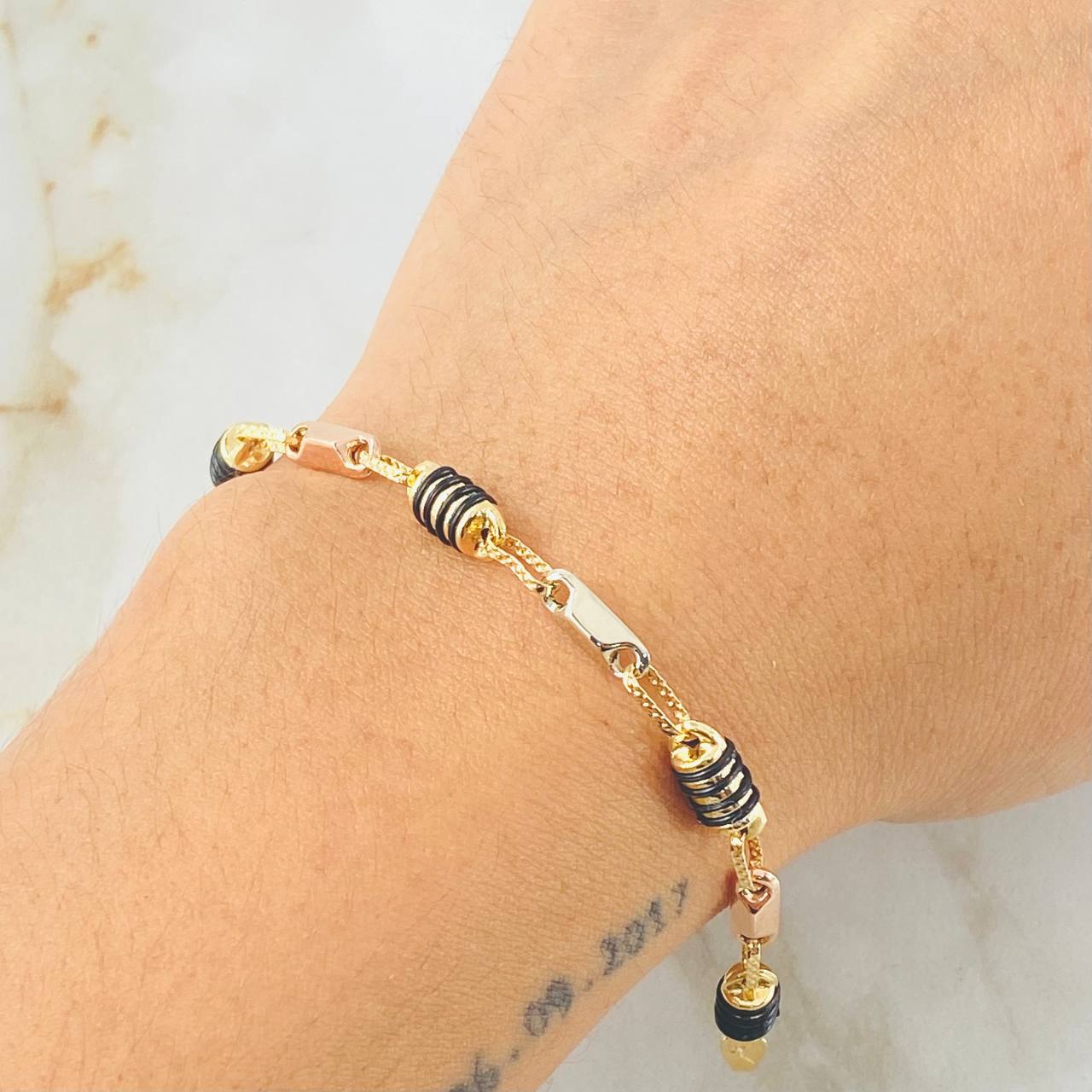 Pulso Rustico Español 4.85gr / 8 3/4 in / Tres Oros 18K *