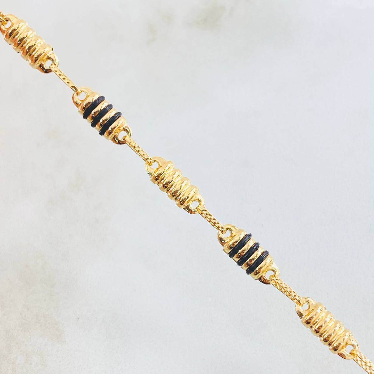 Pulso Rustico Cilindro Rayado 4.85gr / 8 1/2 in / Oro Amarillo 18K *