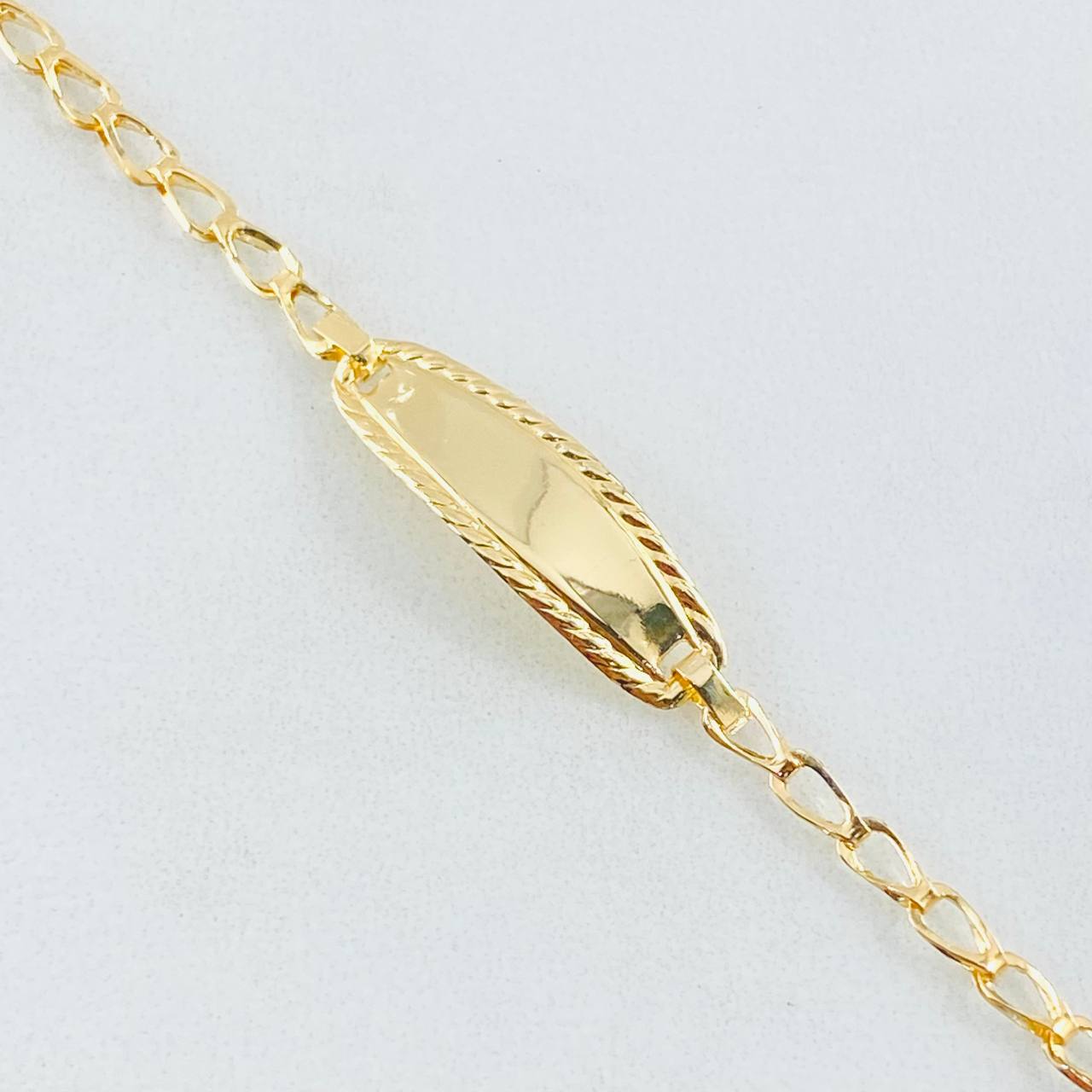 Pulso Bebé Espiga 1.35gr / 6 1/4 in / Oro Amarillo 18K