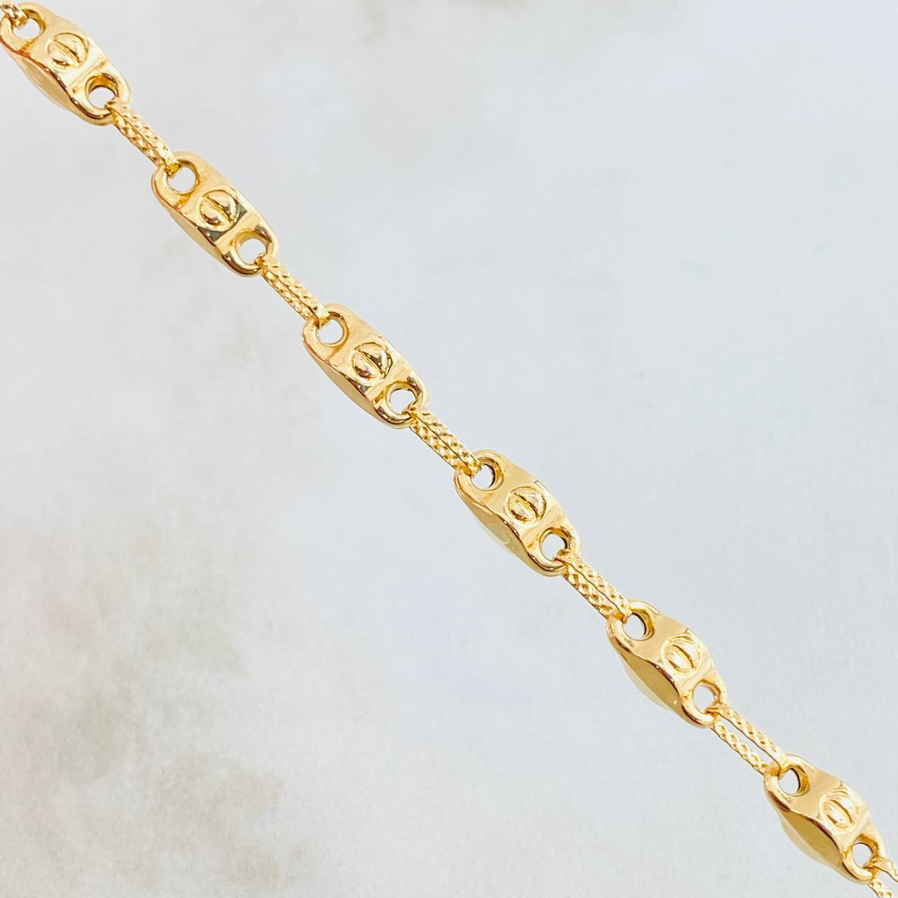 Pulso Rústico 5.15gr / 8 1/2 in / Oro Amarillo 18K